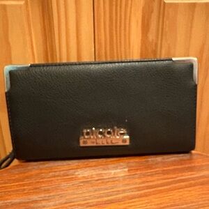 Nicole by Nicole Miller Womens
Pebbled Pvc Leather Zip/Snap Black
Wallet